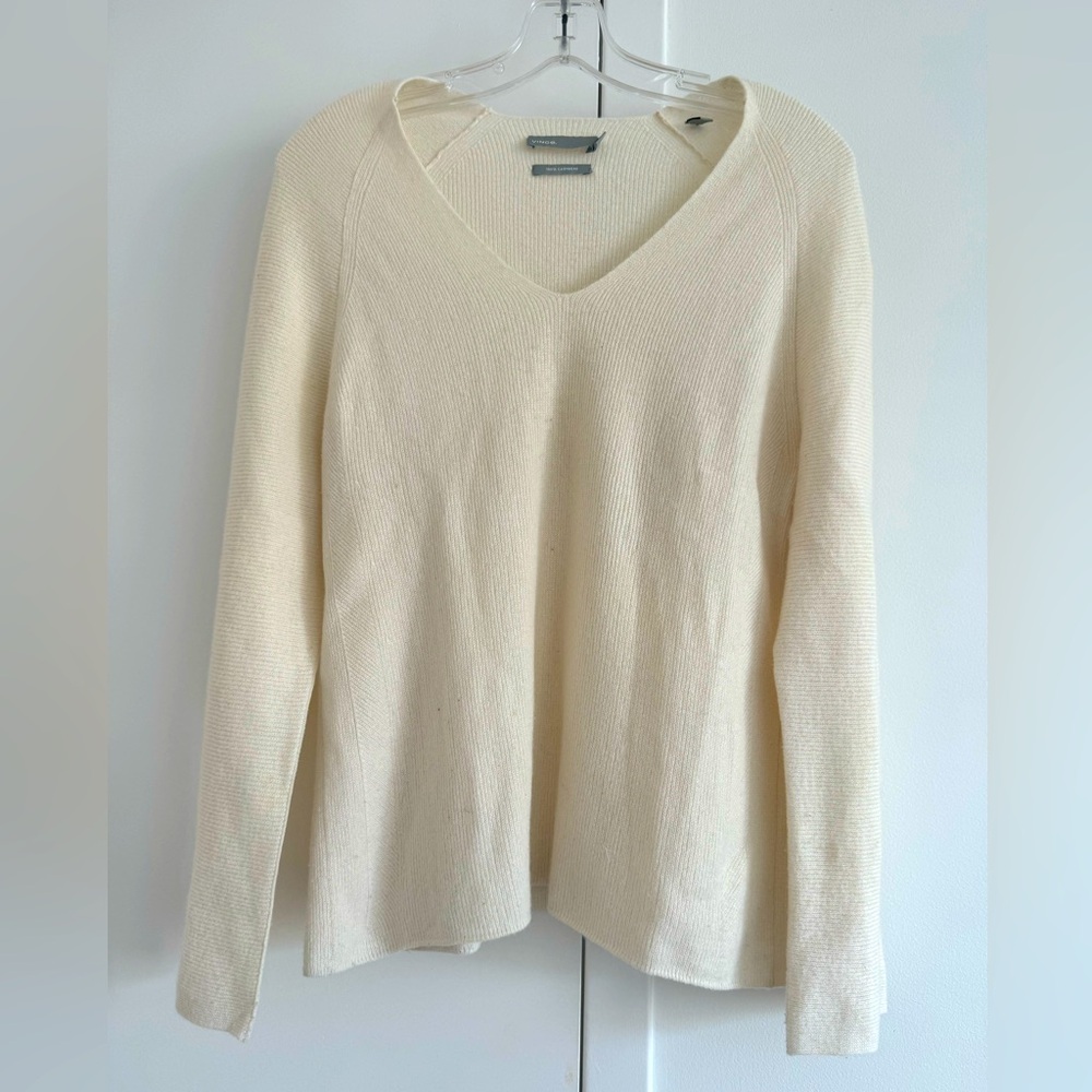 VINCE - 100% Cashmere cream V-neck sweater